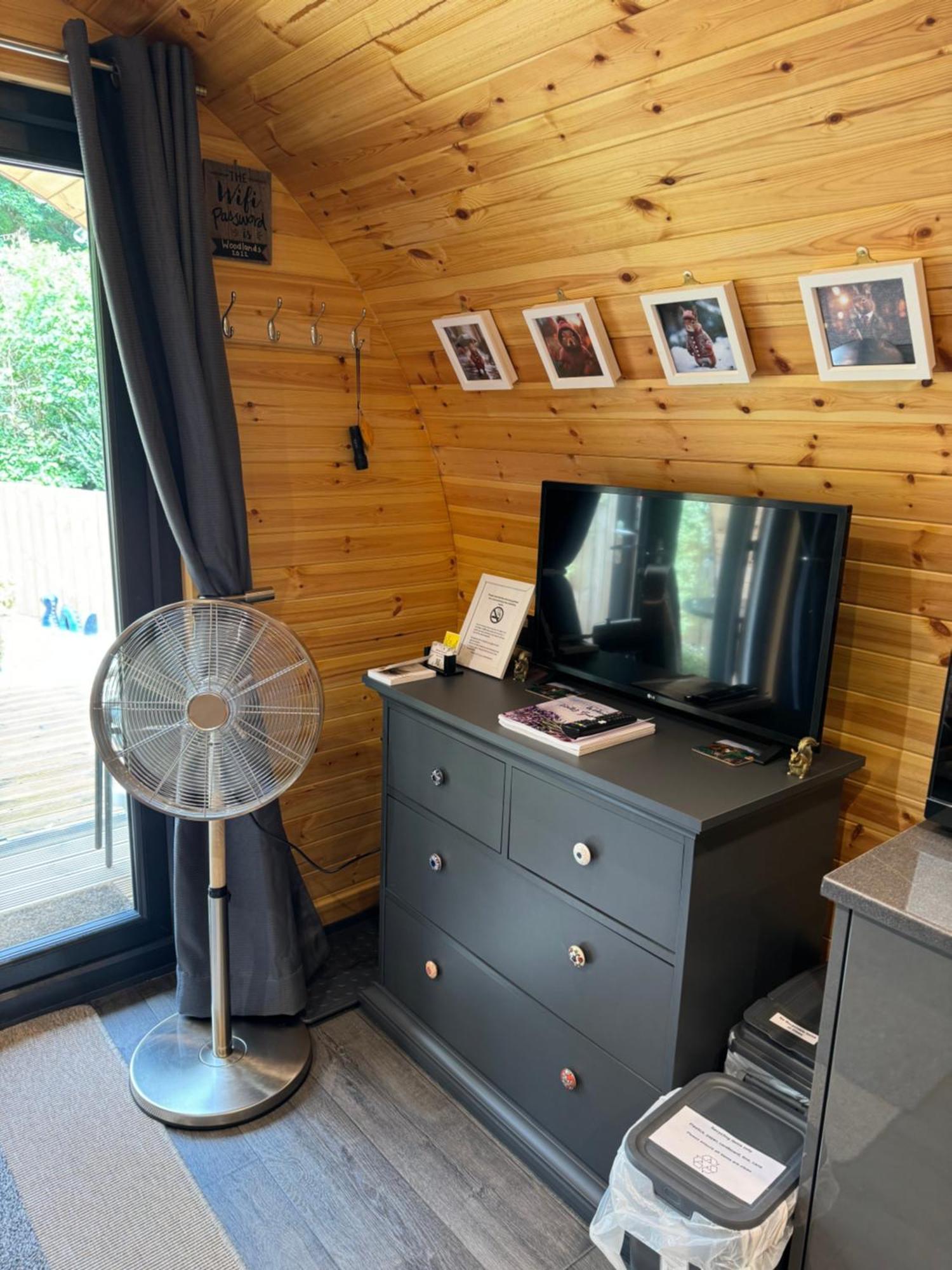 Loch Ness Woodland Pods Hotel Дръмнадрочит Екстериор снимка