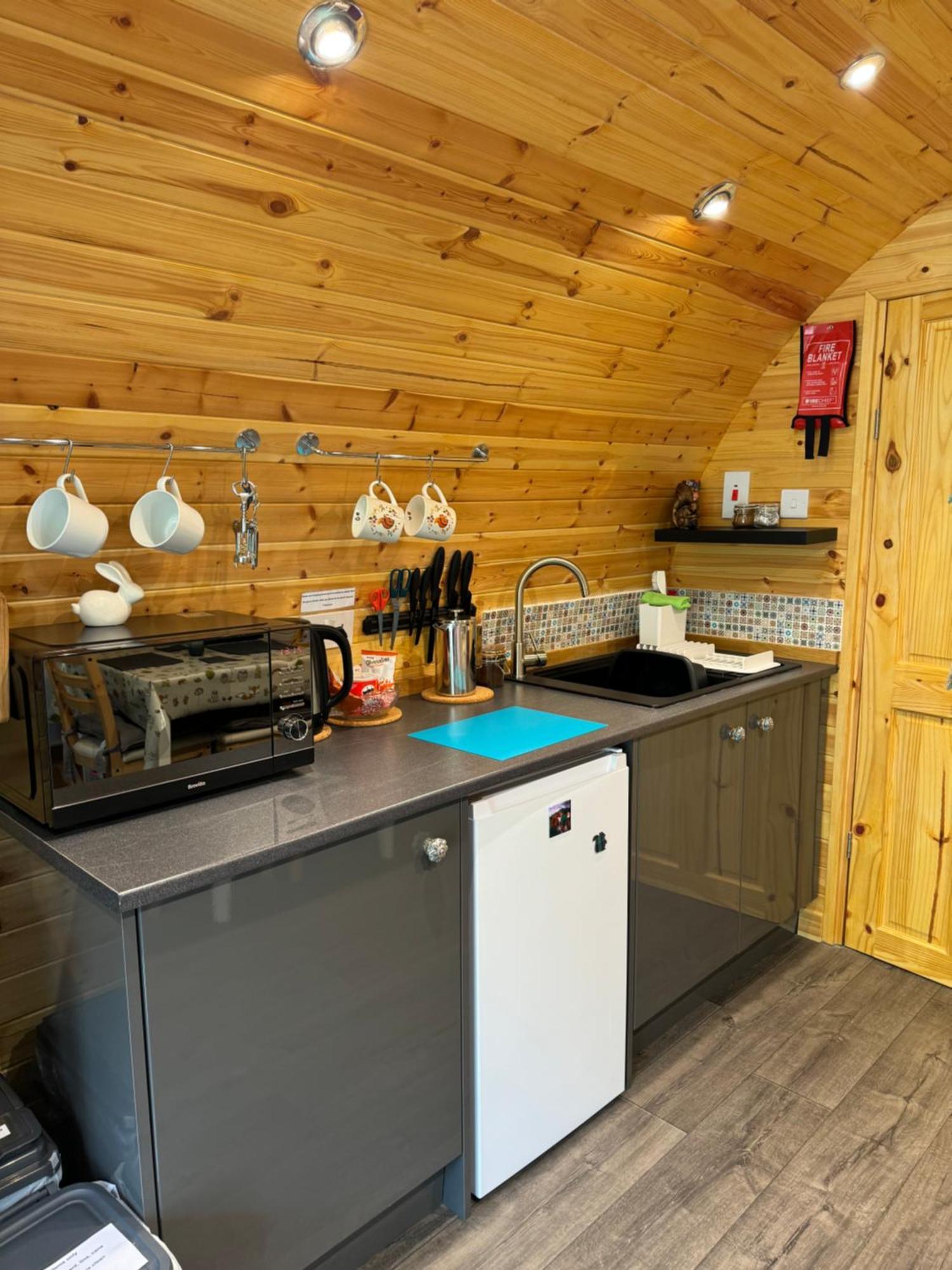 Loch Ness Woodland Pods Hotel Дръмнадрочит Екстериор снимка